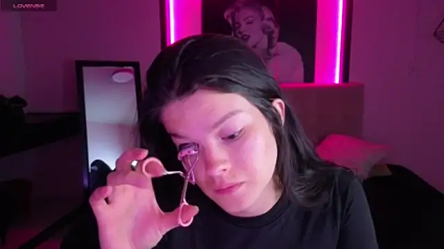 Snapshot of Sara_valderrama_ chatting on February 12, 2026, 11:49 am Sara valderrama online show from February 12, 2026, 11:49 am