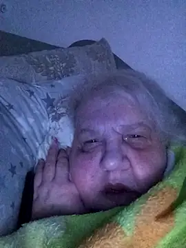 Snapshot of HapinessLovee chatting on April 4, 2026, 6:05 pm HapinessLovee online show from April 4, 2026, 6:05 pm