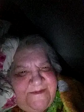 Snapshot of HapinessLovee chatting on April 8, 2026, 12:32 am HapinessLovee online show from April 8, 2026, 12:32 am