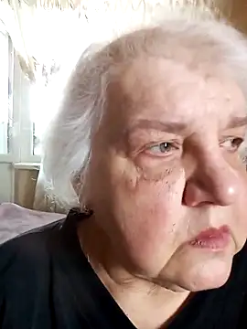 Snapshot of HapinessLovee chatting on April 8, 2026, 12:38 pm HapinessLovee online show from April 8, 2026, 12:38 pm