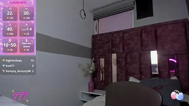 Kiara Fox   online show from April 12, 2026, 9:03 am