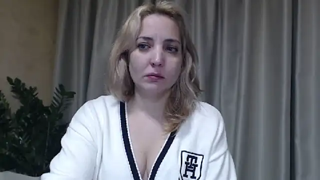 sweetpussy online show from December 4, 2025, 6:27 pm