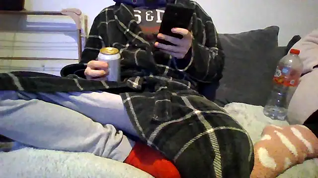 Snapshot of Ronnieedge chatting on December 20, 2025, 7:21 pm Ronnieedge online show from December 20, 2025, 7:21 pm