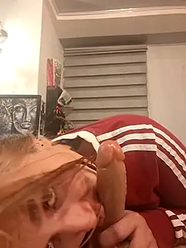 Snapshot of Magenta_Moon chatting on January 9, 2026, 6:05 am Magenta Moon online show from January 9, 2026, 6:05 am