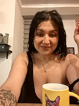 Magenta Moon online show from April 6, 2026, 11:38 pm