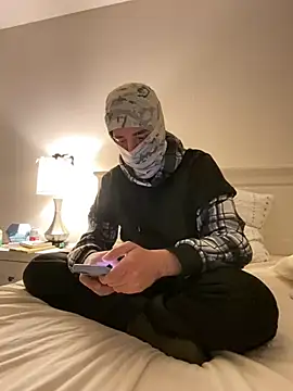 phantom898983 online show from April 22, 2026, 4:37 am