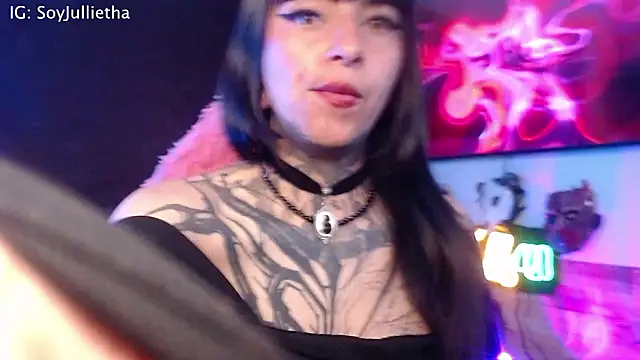 Julls420  online show from February 25, 2026, 4:33 am