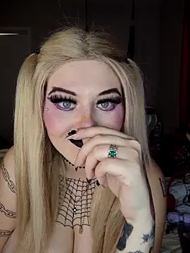 Snapshot of SpiderRose chatting on December 15, 2025, 6:01 pm SpiderRose online show from December 15, 2025, 6:01 pm