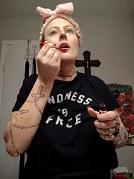 Snapshot of SpiderRose chatting on December 19, 2025, 1:34 am SpiderRose online show from December 19, 2025, 1:34 am