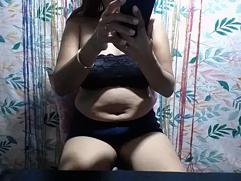 HotCreamyPussy4u online show from December 22, 2025, 2:41 am