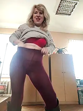 Snapshot of AhlyssaLove1155 chatting on March 3, 2026, 10:32 am AhlyssaLove1155 online show from March 3, 2026, 10:32 am