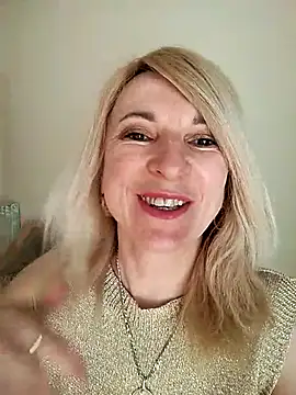 Snapshot of AhlyssaLove1155 chatting on April 7, 2026, 12:27 pm AhlyssaLove1155 online show from April 7, 2026, 12:27 pm