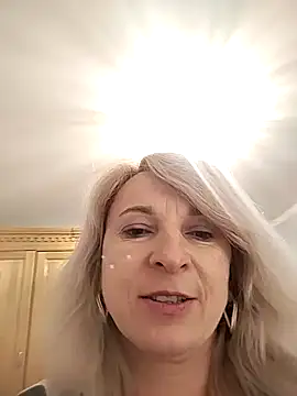 Snapshot of AhlyssaLove1155 chatting on April 16, 2026, 2:51 pm AhlyssaLove1155 online show from April 16, 2026, 2:51 pm