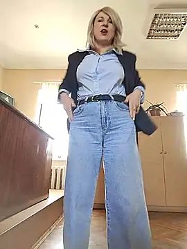AhlyssaLove1155 online show from May 14, 2026, 9:16 am