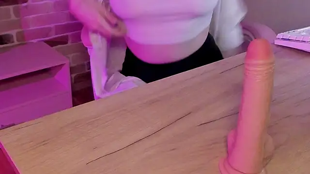 eoxu1 online show from February 7, 2026, 2:59 am