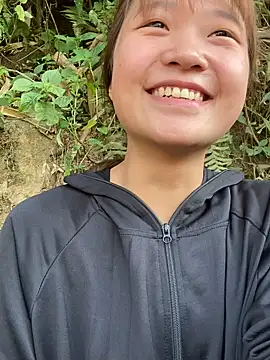 hinata-xx online show from April 12, 2026, 10:09 am