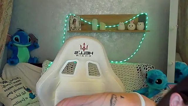 Snapshot of CharlyWines chatting on January 15, 2026, 1:59 pm CharlyWines online show from January 15, 2026, 1:59 pm