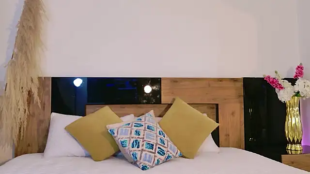 LucyHanks online show from March 25, 2026, 11:16 am