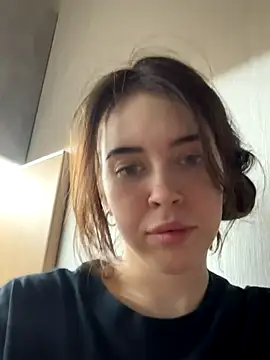 Kimberlybondd online show from December 18, 2025, 9:43 pm