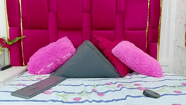 Snapshot of RebecaMarshall chatting on February 18, 2026, 12:45 pm RebecaMarshall online show from February 18, 2026, 12:45 pm