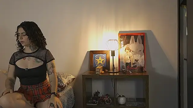 Snapshot of Estefania_Velez chatting on April 6, 2026, 4:46 am Estefania Velez online show from April 6, 2026, 4:46 am