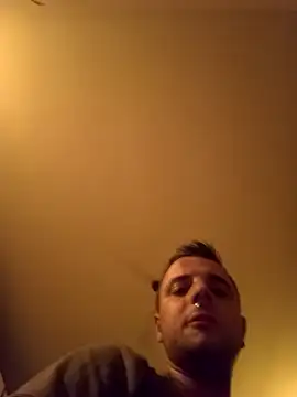Snapshot of HootedSnow chatting on May 10, 2026, 1:22 am HootedSnow online show from May 10, 2026, 1:22 am
