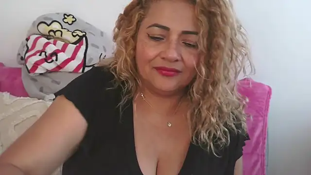 mariajosebarrazaa online show from March 12, 2026, 4:46 pm