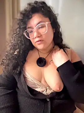 Snapshot of VanesssaMilf_ chatting on April 14, 2026, 12:11 pm VanesssaMilf online show from April 14, 2026, 12:11 pm