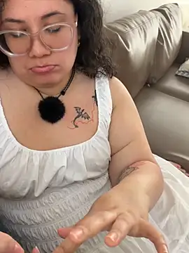 Snapshot of VanesssaMilf_ chatting on May 20, 2026, 4:24 pm VanesssaMilf online show from May 20, 2026, 4:24 pm