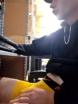 Snapshot of mythicbonez69 chatting on January 13, 2026, 2:17 am mythicbonez69 online show from January 13, 2026, 2:17 am