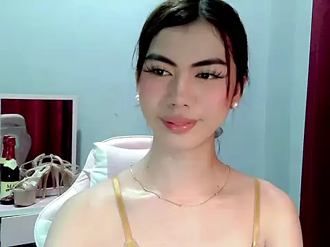 Snapshot of Ur_hottestdella chatting on January 19, 2026, 6:39 am Ur hottestdella online show from January 19, 2026, 6:39 am