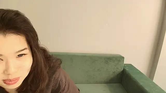 kimyjina online show from April 14, 2026, 3:23 am