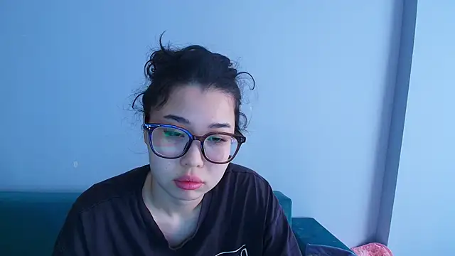 kimyjina online show from May 25, 2026, 3:12 am