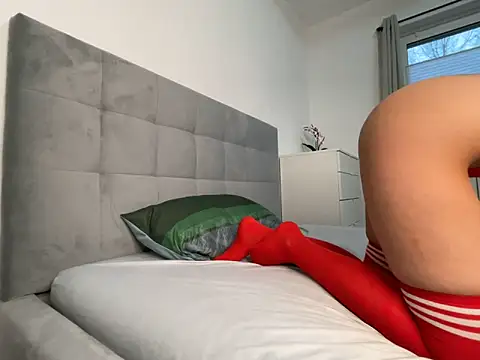Snapshot of Carlycrush_ chatting on April 17, 2026, 6:00 pm Carlycrush online show from April 17, 2026, 6:00 pm