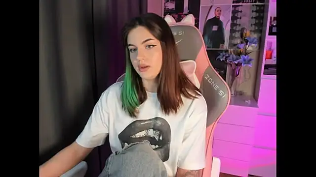 NikkieKitty online show from February 3, 2026, 1:27 pm