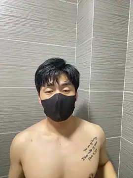 kimze7 online show from April 3, 2026, 3:43 pm