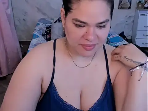 NinaFuentes2X online show from May 8, 2026, 4:40 am