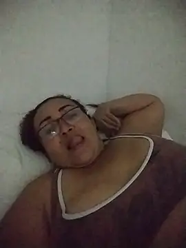 Snapshot of Nini_Love_ chatting on February 25, 2026, 2:21 am Nini Love online show from February 25, 2026, 2:21 am
