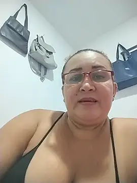 Snapshot of Nini_Love_ chatting on March 13, 2026, 2:51 am Nini Love online show from March 13, 2026, 2:51 am