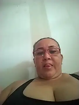 Snapshot of Nini_Love_ chatting on April 4, 2026, 7:33 pm Nini Love online show from April 4, 2026, 7:33 pm