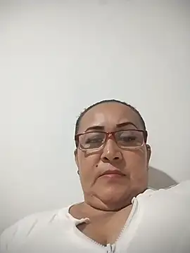 Snapshot of Nini_Love_ chatting on April 6, 2026, 5:19 am Nini Love online show from April 6, 2026, 5:19 am