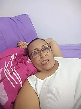Snapshot of Nini_Love_ chatting on April 12, 2026, 7:41 pm Nini Love online show from April 12, 2026, 7:41 pm