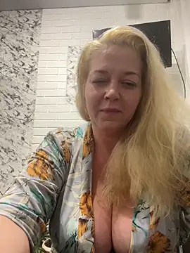 Snapshot of JenniferCarmen chatting on December 16, 2025, 11:59 am JenniferCarmen online show from December 16, 2025, 11:59 am