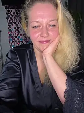 Snapshot of JenniferCarmen chatting on February 16, 2026, 9:11 pm JenniferCarmen online show from February 16, 2026, 9:11 pm