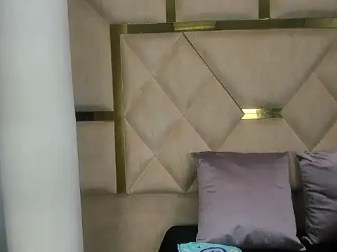 Snapshot of IssysLeBlanc chatting on January 13, 2026, 3:01 am IssysLeBlanc online show from January 13, 2026, 3:01 am