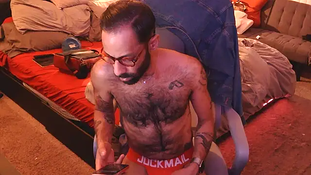 Snapshot of LilBrownPKB chatting on December 19, 2025, 8:32 am LilBrownPKB online show from December 19, 2025, 8:32 am