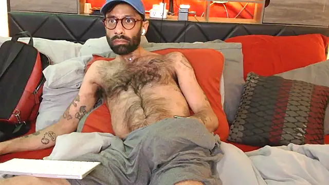 Snapshot of LilBrownPKB chatting on December 19, 2025, 8:38 pm LilBrownPKB online show from December 19, 2025, 8:38 pm