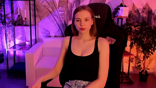 BellaHaadiid online show from December 15, 2025, 6:17 am