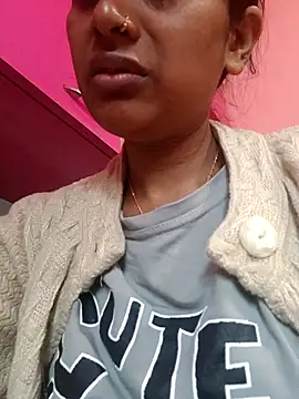 nehakapoor89 online show from December 18, 2025, 9:04 am