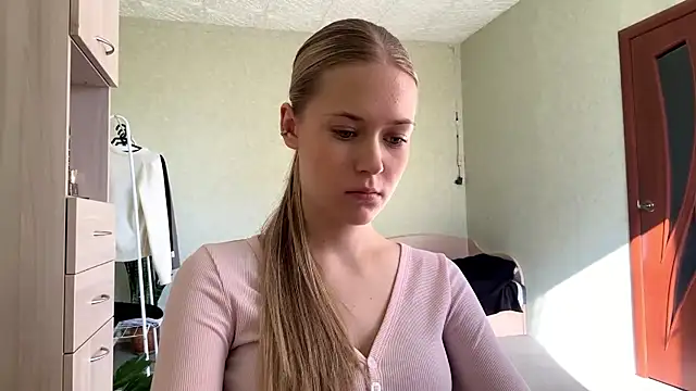 ZaidaSchwarten online show from April 18, 2026, 2:10 pm